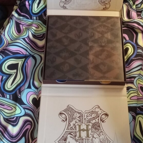 Harry Potter Hogwarts 4 Palette Eye shadow NWT - Picture 5 of 6